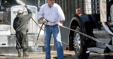 How to Keep Your Big Rig Clean with a Semi Truck Wash